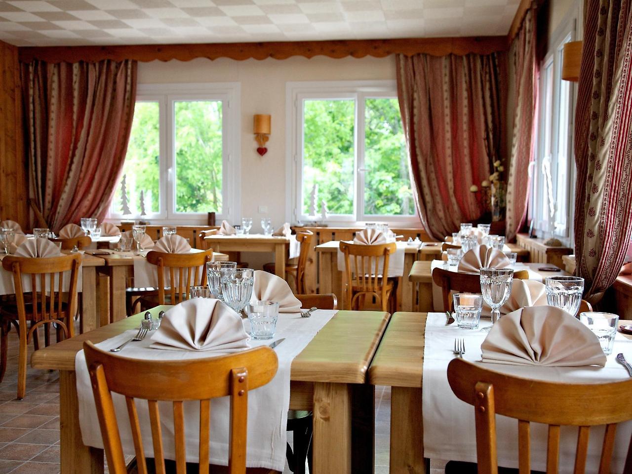 Hotel Logis Les Arobiers Lamoura Esterno foto