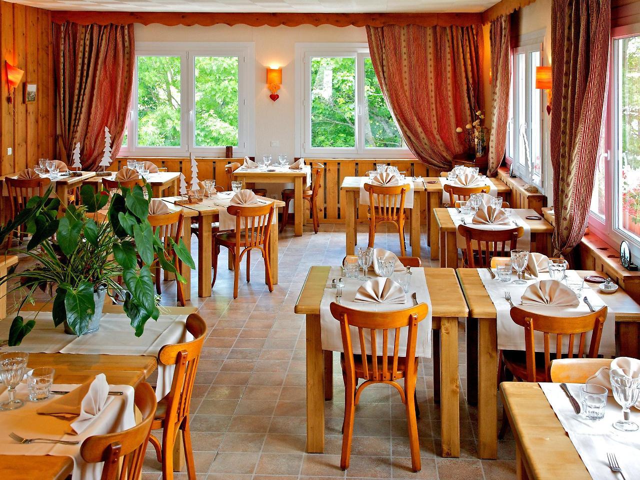 Hotel Logis Les Arobiers Lamoura Esterno foto